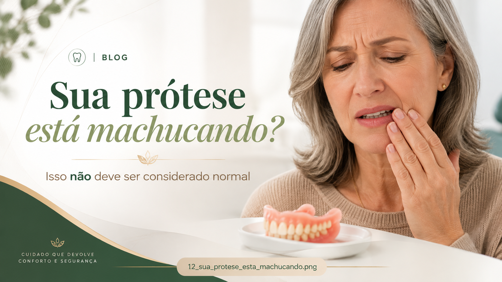 Prótese dentária sendo avaliada por profissional de odontologia
